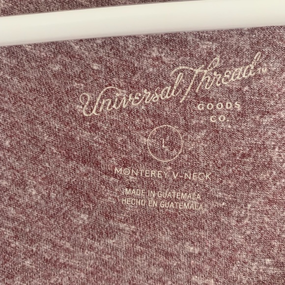 Universal Thread tshirt, Size L - Picture 2 of 2